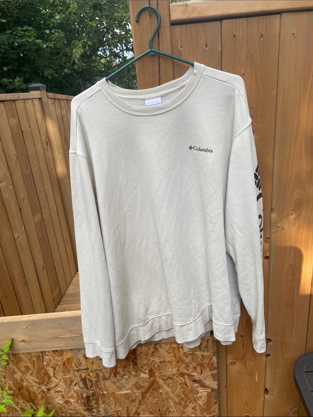 Columbia Light Beige Crewneck Sweatshirt with Sleeve Graphic